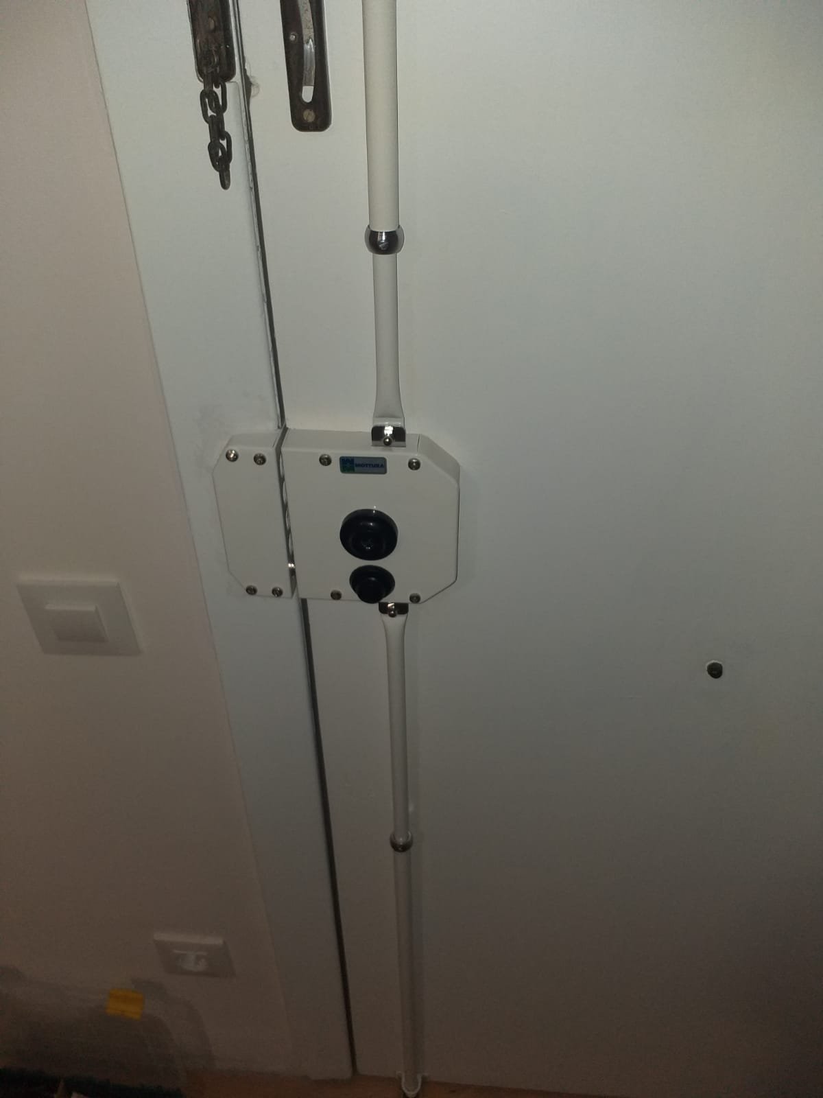 Instalación de cerradura de sobreponer